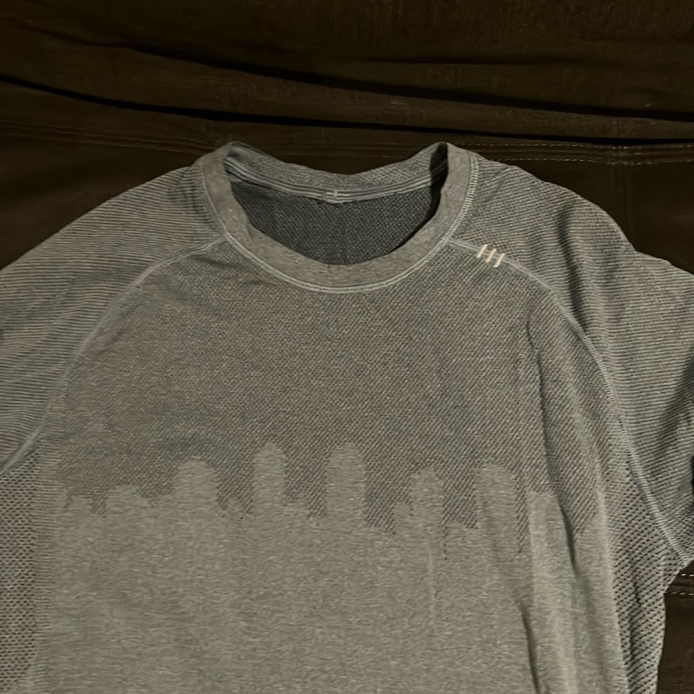 Men’s lululemon shirt